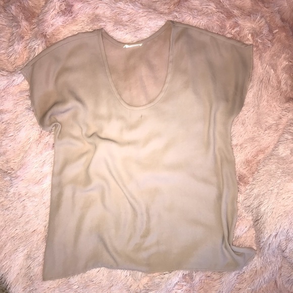 Tan colored blouse - Picture 4 of 5